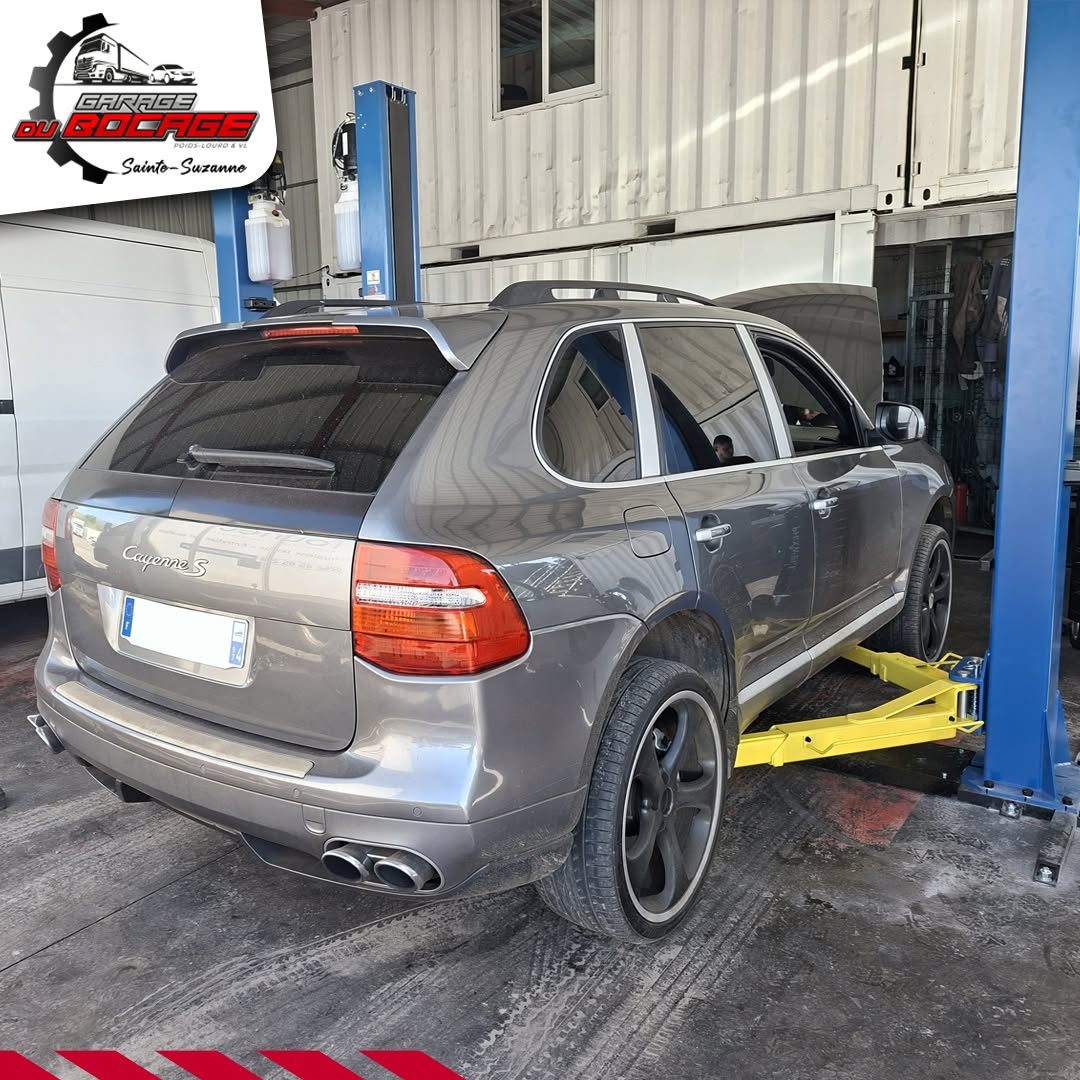Porsche Cayenne sur pont élévateur